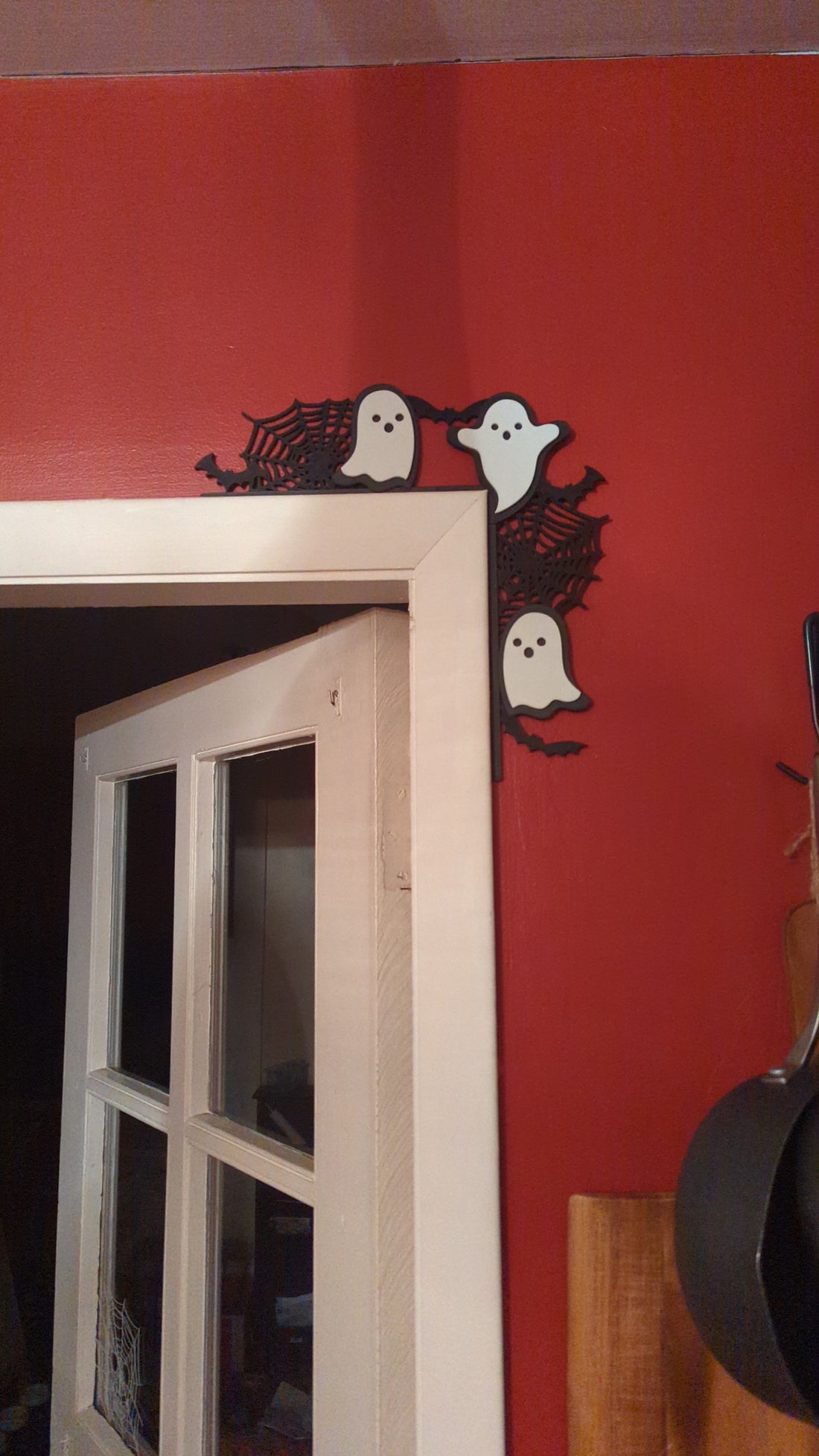 3 Ghost Door Corner Hanger – 2 Piece Halloween Décor